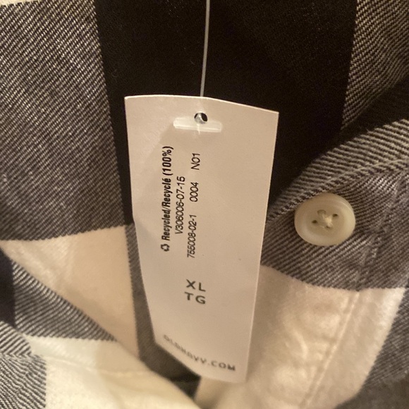 New xl old navy 1/2 button down top - Picture 5 of 5